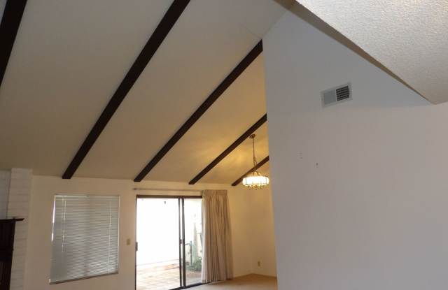3bd/2ba Mesa Circle Condo Gallery 4