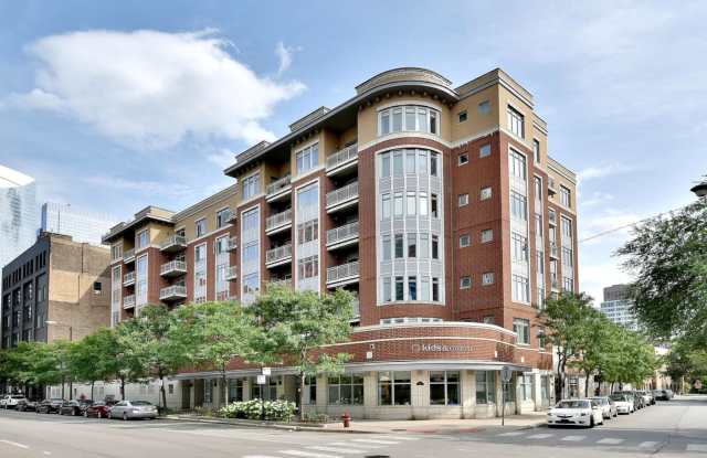657 West FULTON Street - 657 W Fulton St, Chicago, IL 60661
