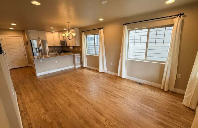 Cozy 2-Bedroom Cottage in Lakes at Centerra with Attached Garage Gallery 4