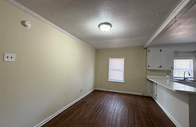 Great Experiences Are Just Around The Corner. Charming 2 bedroom Ranch Style Bungalow. Gallery 4