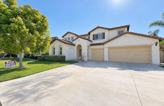 EASTVALE GREAT NEIGHBORHOOD- 4+2.5 EXECUTIVE HOME, QUIET NEIGHBORHOOD - AVAILABLE NOW!!!  3 CAR GARAGE SPACES + 3 DRIVEWAY SPACES, STREET PARKING AVAILABLE Gallery 1