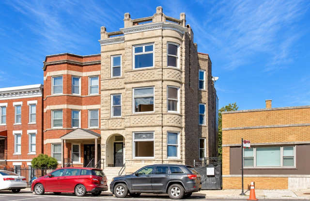 2502 W Augusta Boulevard Gallery 1
