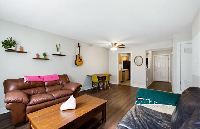2 Bed 1 Bath Condo by UT and CapMetro Stop photos photos