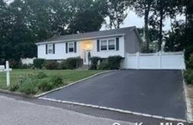 6 Wadsworth Avenue - 6 Wadsworth Avenue, Coram, NY 11727