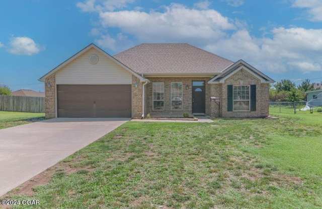 2227 S Illinois Avenue - 2227 South Illinois Avenue, Joplin, MO 64804