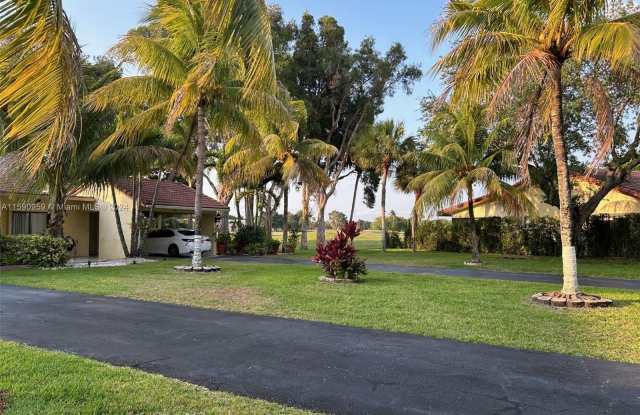16249 Laurel Dr - 16249 Laurel Drive, Weston, FL 33326