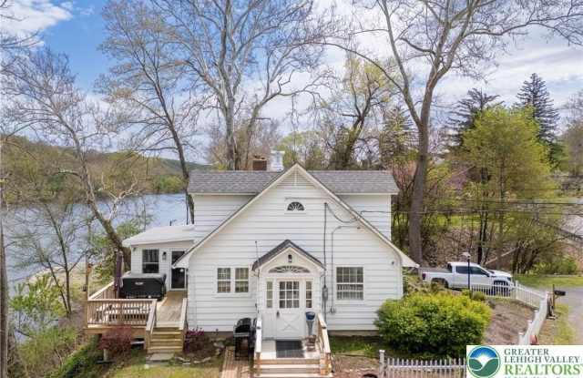 3325 River Road Gallery 1
