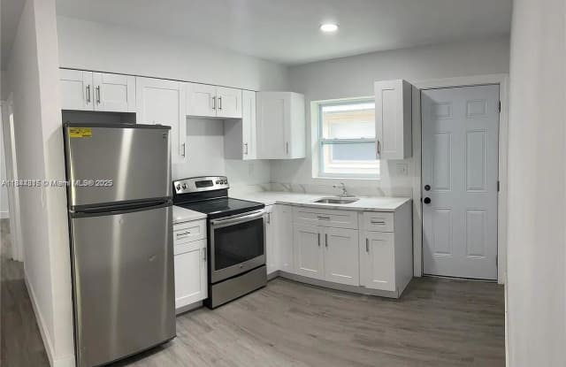 1539 Northwest 8th Avenue photos photos