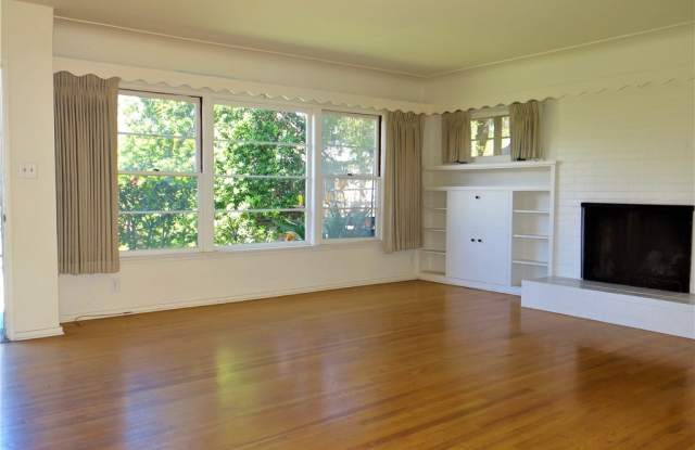 391 St. Ann's Drive Gallery 4