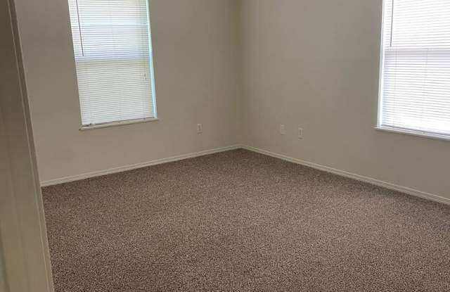 2 bedroom / 1 bathroom apartment Gallery 4