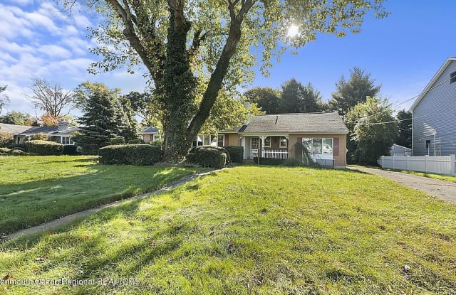 24 Comanche Drive - 24 Comanche Drive, Oceanport, NJ 07757