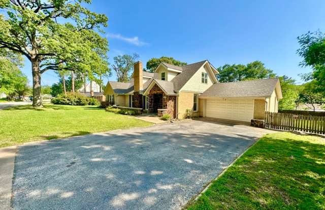 Spacious 4 Bedroom in the Heart of Tyler! Available Now! photos photos