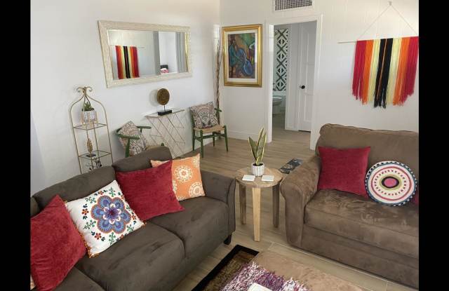 1347 E Clarendon Avenue Gallery 4