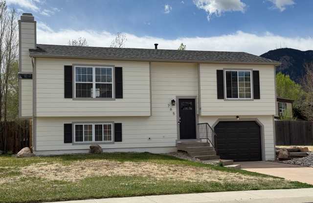 Updated 3 Bedroom Home with Mountain Views Close to Ft. Carson photos photos