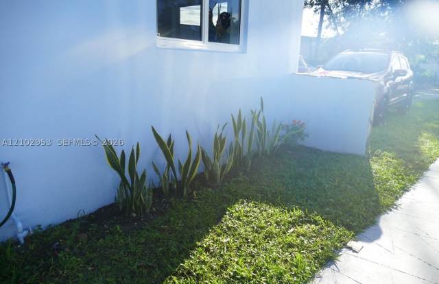 1253 NW 32nd Ct Gallery 2