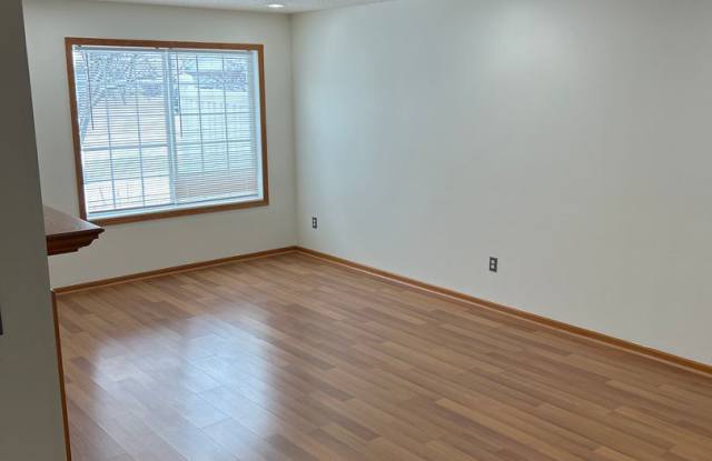 CHARMING 3 BEDROOMS 2 BATH TOWN HOUSE Gallery 3