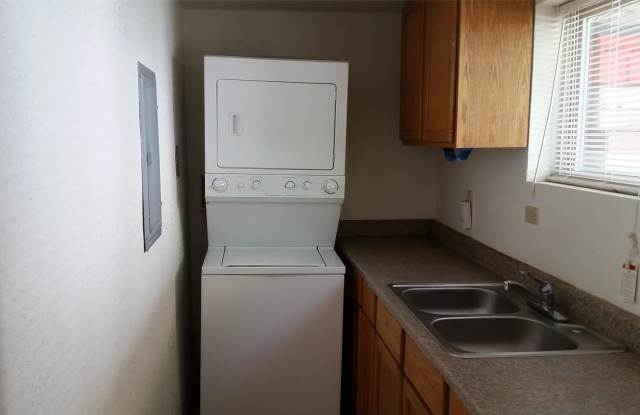 3213 Center Street NortheastUnit B photos photos