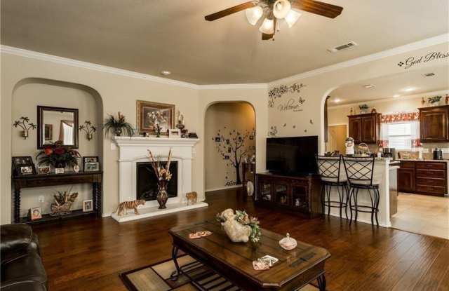 708 Middleglen Court Gallery 4
