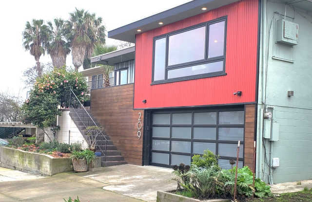 San Joaquin Views! 2/2 home has Modern touches with Classic charm - 209 West 3rd Street, Antioch, CA 94509