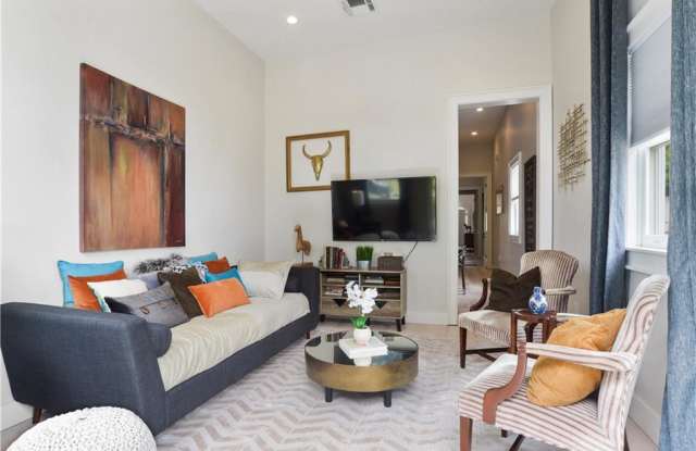 2535 ORLEANS Avenue Gallery 3