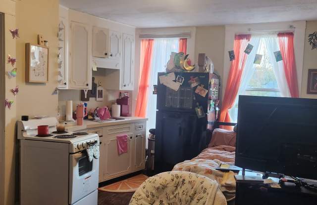 42 North Main St - 3 photos photos