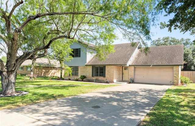 607 East 11th Street - 607 East 11th Street, Bishop, TX 78343