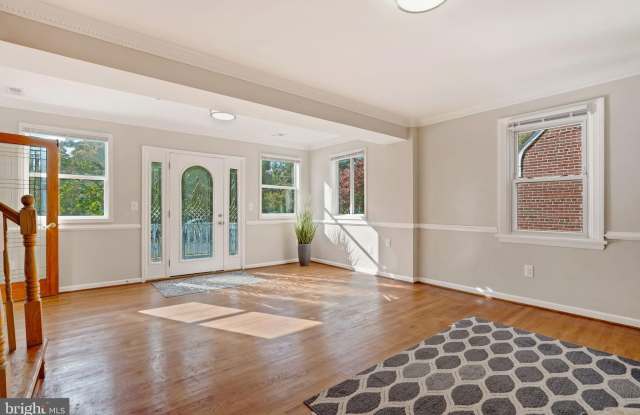 1805 S POLLARD STREET Gallery 4
