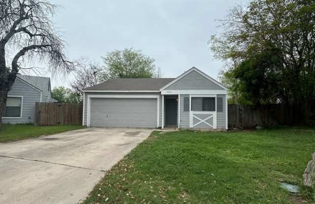 CUTE 3 BEDROOM 2 BATH HOME W/ FIREPLACE IN LIVING*LARGE YARD W/ LOTS OF TREES*FRESH INTERIOR PAINT  FLOORING*EASY ACCESS TO LACKLAND AFB, SEA WORLD,  SHOPPING - 9839 Valley Cabin, San Antonio, TX 78250