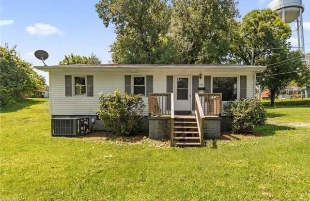 305 Short Avenue - 305 Short Avenue, Madison, NC 27025
