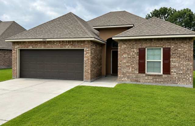 Modern Charm: Inviting 3-Bedroom, 2-Bath Home in Keystone Subdivision, Prairieville, LA Gallery 1