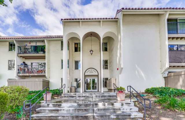 Top Floor Unit - Balcony - Elevator Access - Community Pool & Tennis Court photos photos