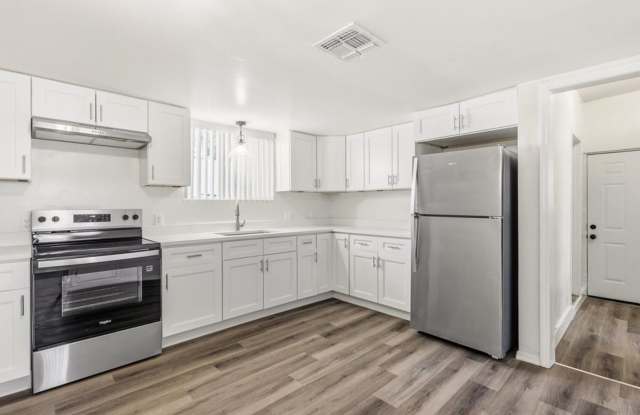 2 Bedroom 2 Bathroom Home with Flex Space & Spacious Backyard! Gallery 1