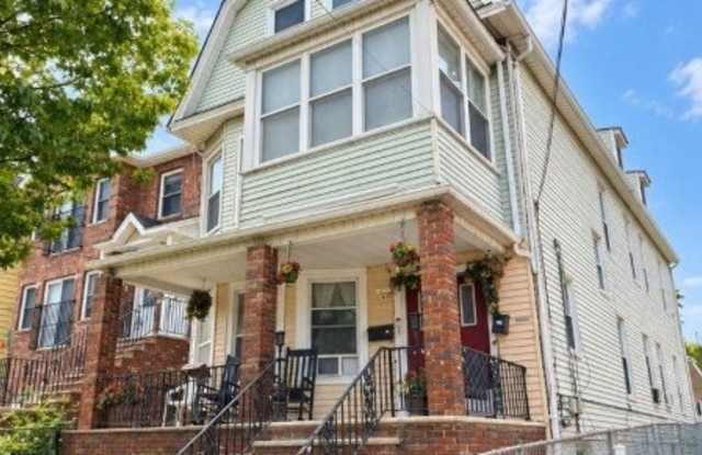 588 Monroe Ave Gallery 1