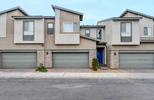 Stunning and Modern Townhome in Skye Canyon photos photos