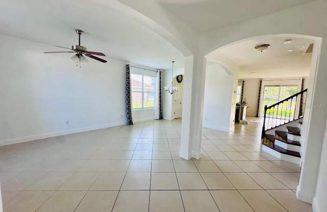 10726 CABBAGE TREE Loop Gallery 3