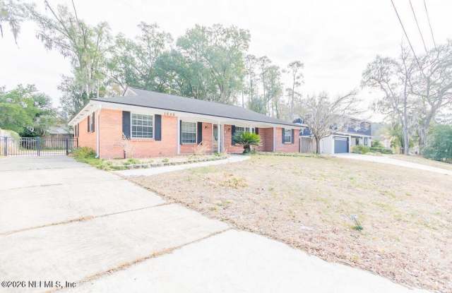 1549 MONTROSE Avenue E photos photos