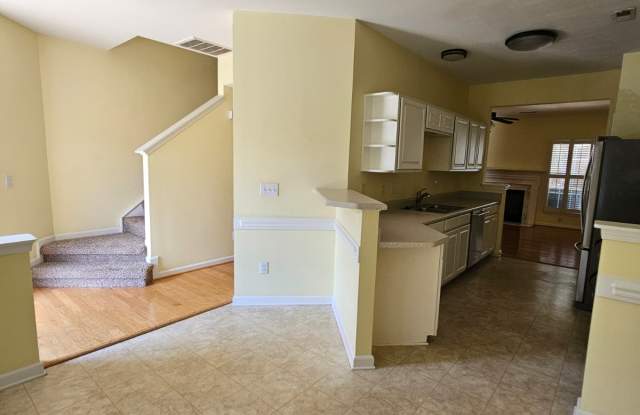 142 Spring Crossing Circle Gallery 4