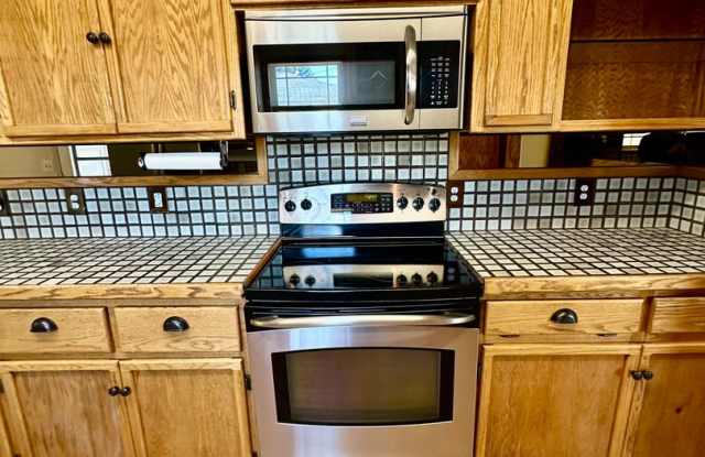 Large 3-Bedroom, 1-Bath Duplex with ALL UTILITIES INCLUDED IN MONTHLY RENT photos photos