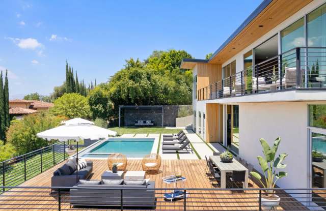 17140 Oak View Dr - 17140 Oak View Drive, Los Angeles, CA 91316
