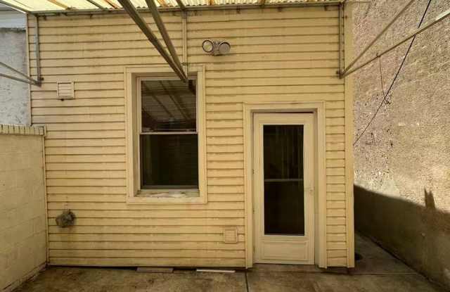 3B1.5B house in Wharton area South Philly Available NOW Gallery 3