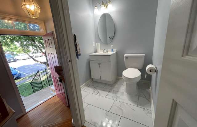 23065 POTOMAC HILL Square Gallery 4