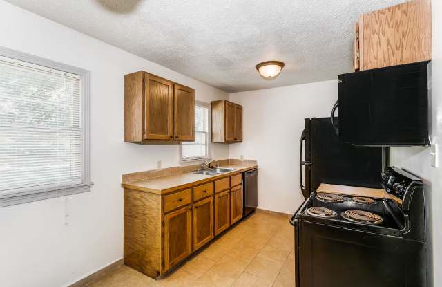 Affordable 2 Bedroom - 1 Bathroom House! Gallery 3
