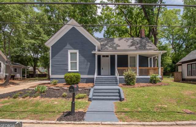 Will not last! Walk to the square in Newnan, 3 bed/1 bath, renovated, huge rooms, hardwood flooring, lots of parking! photos photos