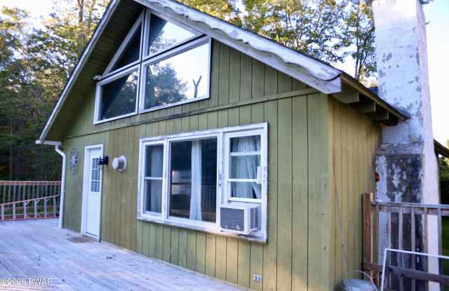 1095 Westside Drive Gallery 1