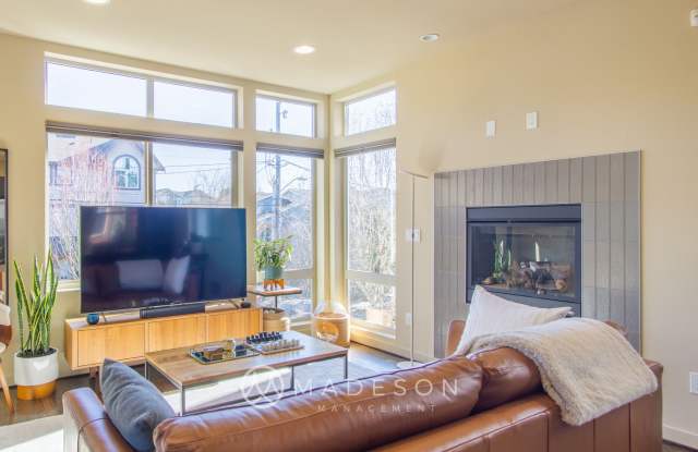 Elegant Townhouse Two Blocks from Green Lake Park! photos photos