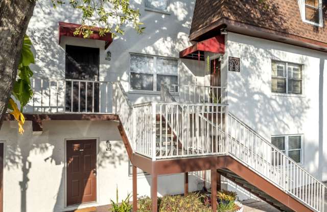 Great 2BR/2.5 two-story second floor Town N' Country condo in Tudor Cay - 9209 Tudor Drive, Town 'n' Country, FL 33615