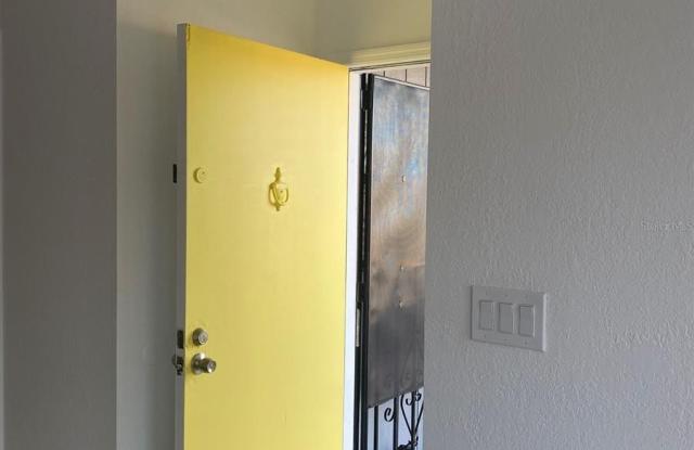 2526 LEMON TREE Lane Gallery 3