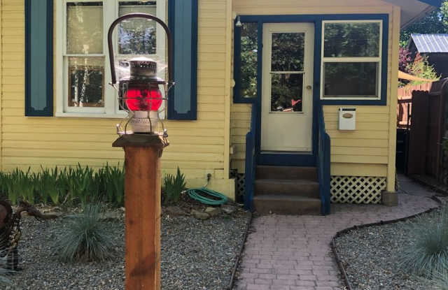 Great location! Furnished 2 bedroom, 1.5 bath with bonus room - 710 East 6th Avenue, Durango, CO 81301