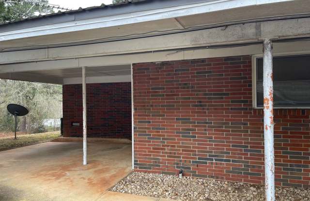 Spacious Duplex located off of South Milledge Avenue! Available soon! photos photos