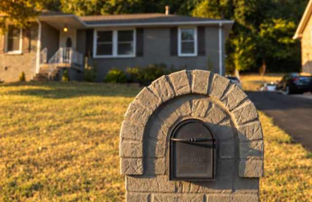 Renovated Ranch near Brentwood in Nippers Corner Gallery 4